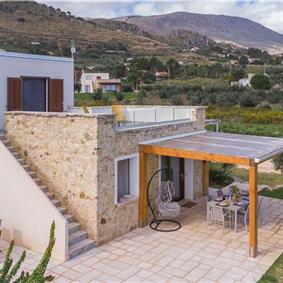 4 bedroom villa with infinity pool, Alcamo, sleeps 6-8